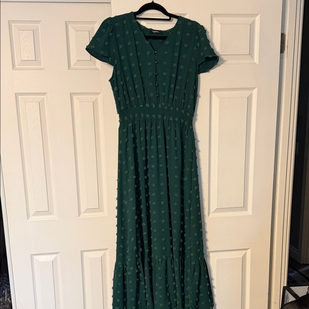 Elegant Green Maxi Dress - Picture 1 of 3